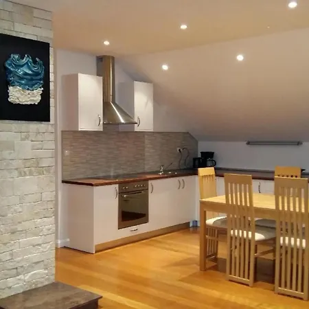 Penthouse Mit Balkon Fuer Fuenf Personen 公寓 比比涅