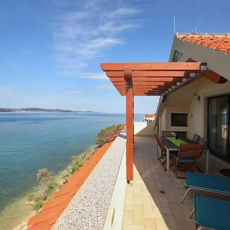 Penthouse Mit Balkon Fuer Fuenf Personen *