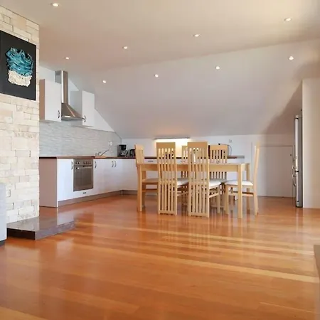 Penthouse Mit Balkon Fuer Fuenf Personen 公寓 比比涅