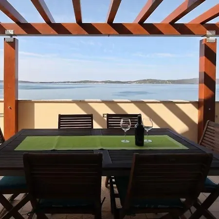 Penthouse Mit Balkon Fuer Fuenf Personen 公寓 比比涅